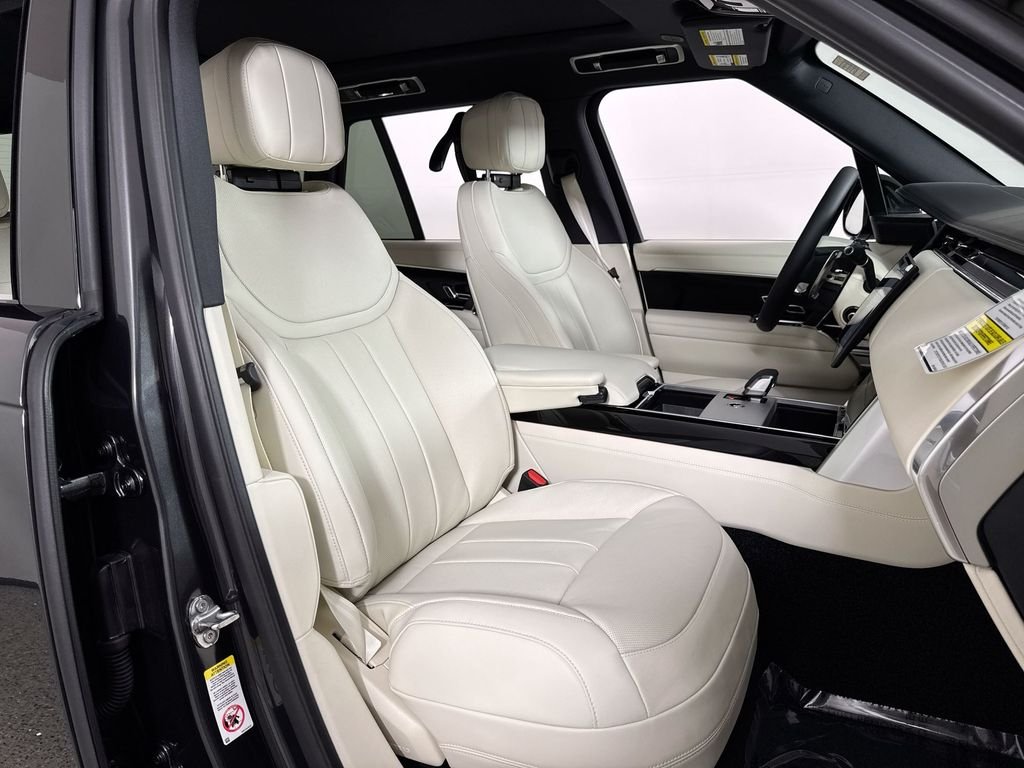 New 2026 CARP GRY PRM MT Land Rover SE image 23