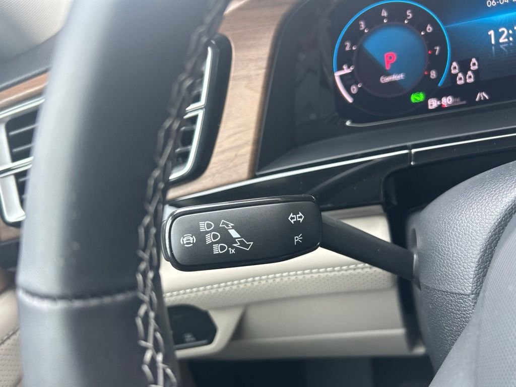 New 2026 Black Volkswagen SE w/Technology image 21