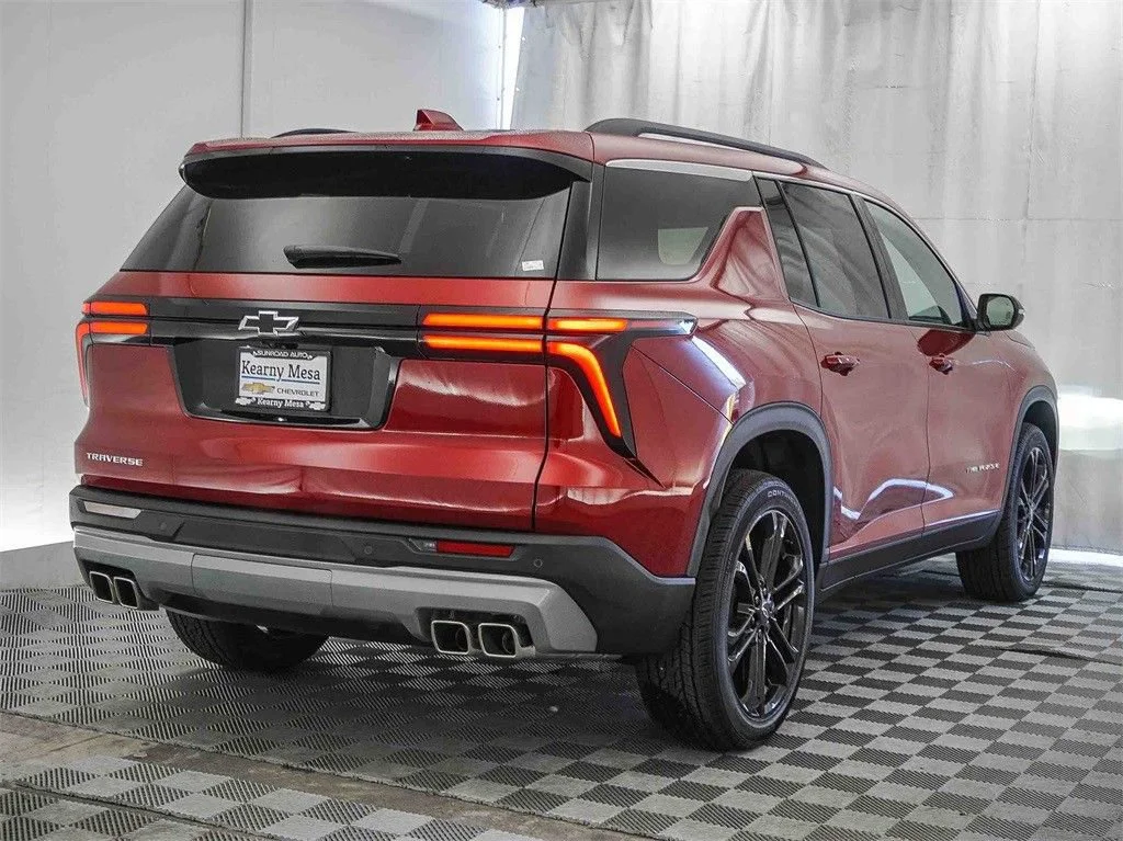 2026 Chevrolet Traverse LT - Photo 8