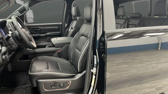 New 2026 Diamond Black Crystal Pearl-Coat Exterior Paint RAM Limited image 10