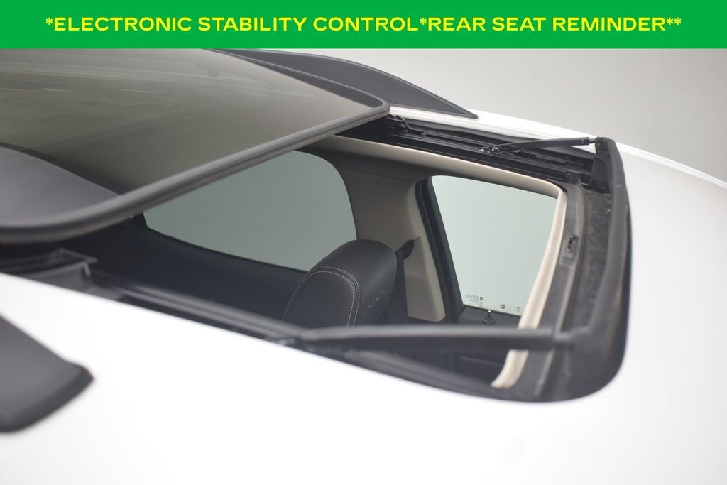 Used 2019 White Frost Tricoat GMC Denali image 19