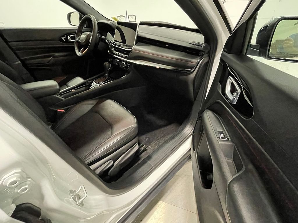 Used 2026 White Jeep Trailhawk image 27