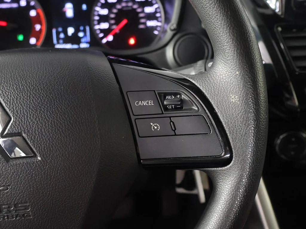 Used 2024 Silver Mitsubishi ES image 36