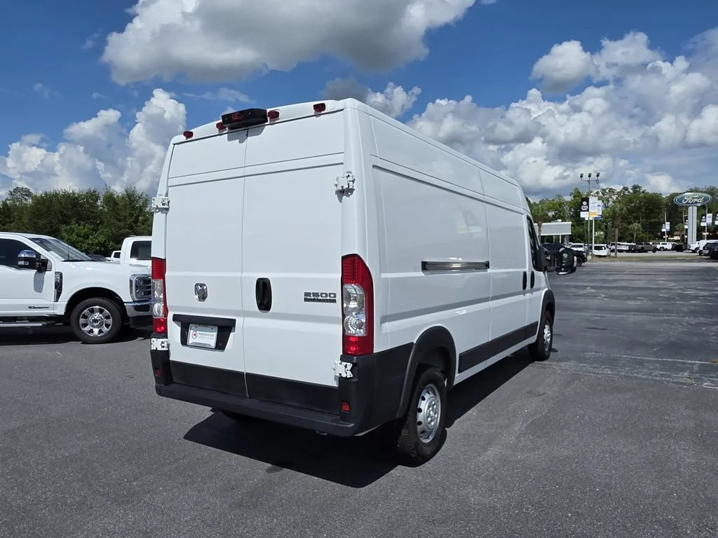Used 2023 White Ram  image 5