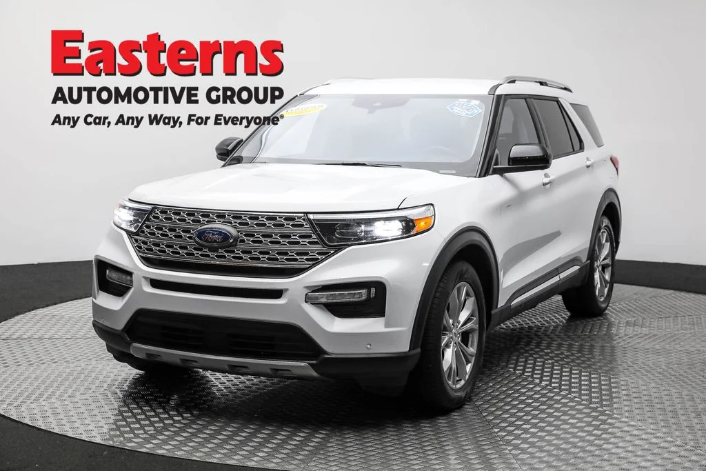 Used 2023 White Ford Limited image 1