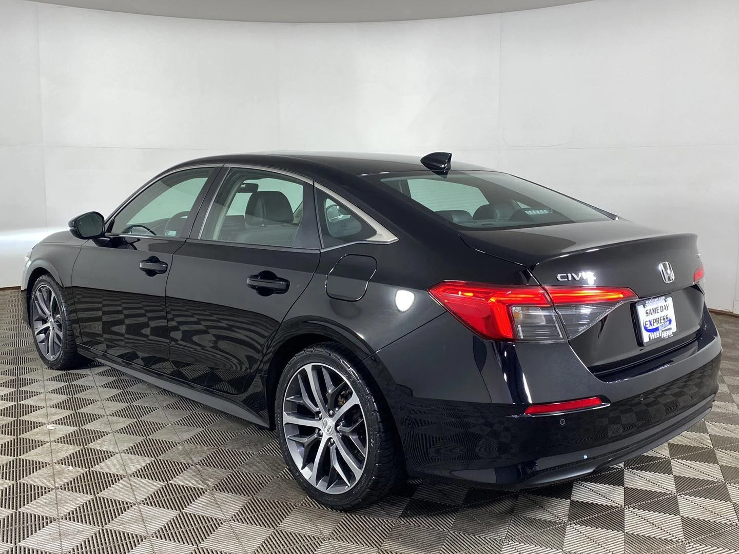 Used 2023 Crystal Black Pearl Honda Touring image 28