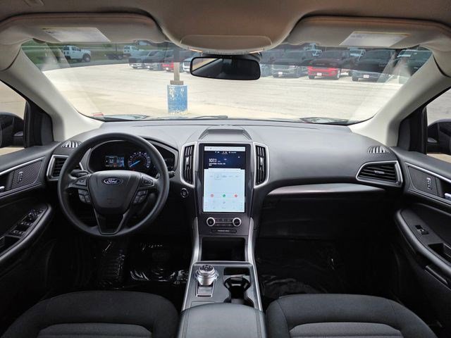 Used 2022 Black Metallic Ford SE image 17