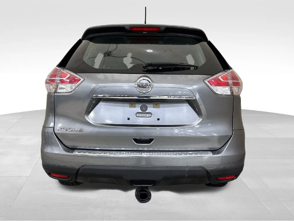 Used 2015 Gray Nissan S image 4