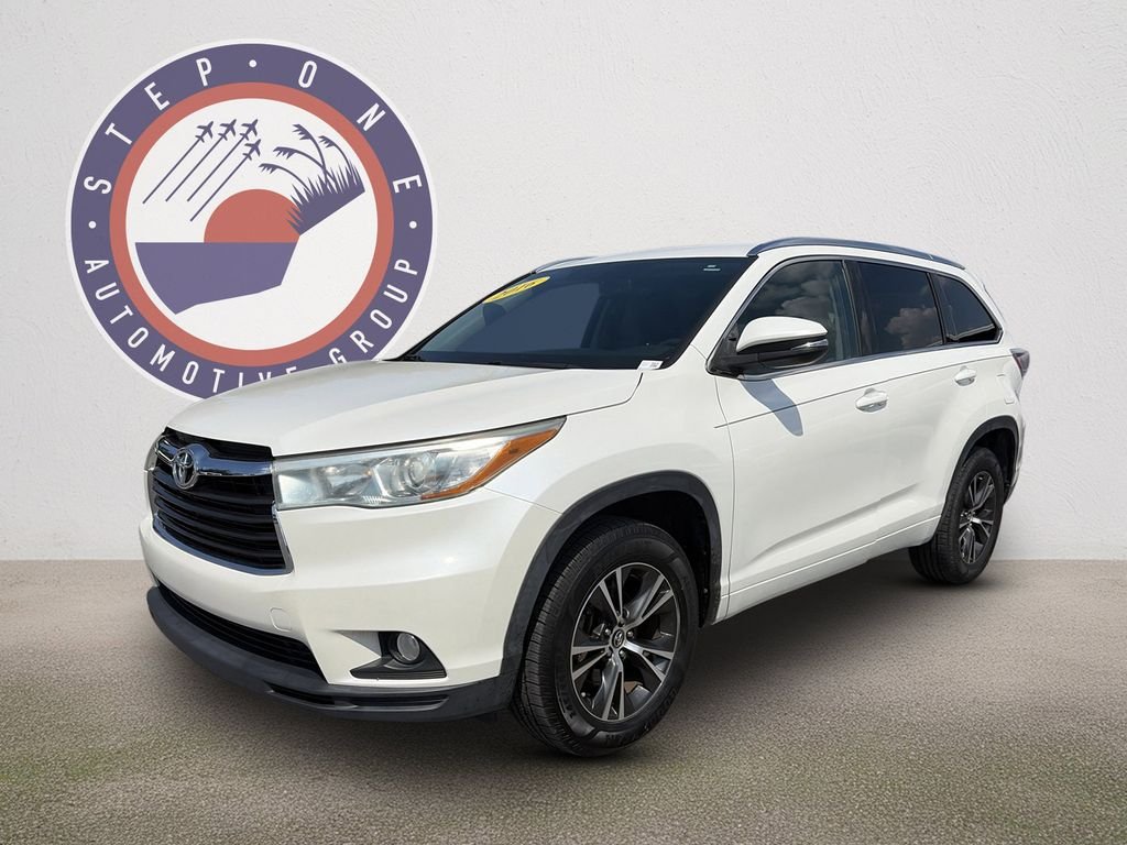 Used 2016 White Toyota XLE V6 image 2