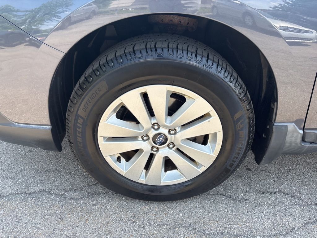 Used 2017 Gray Subaru 2.5i Premium image 11