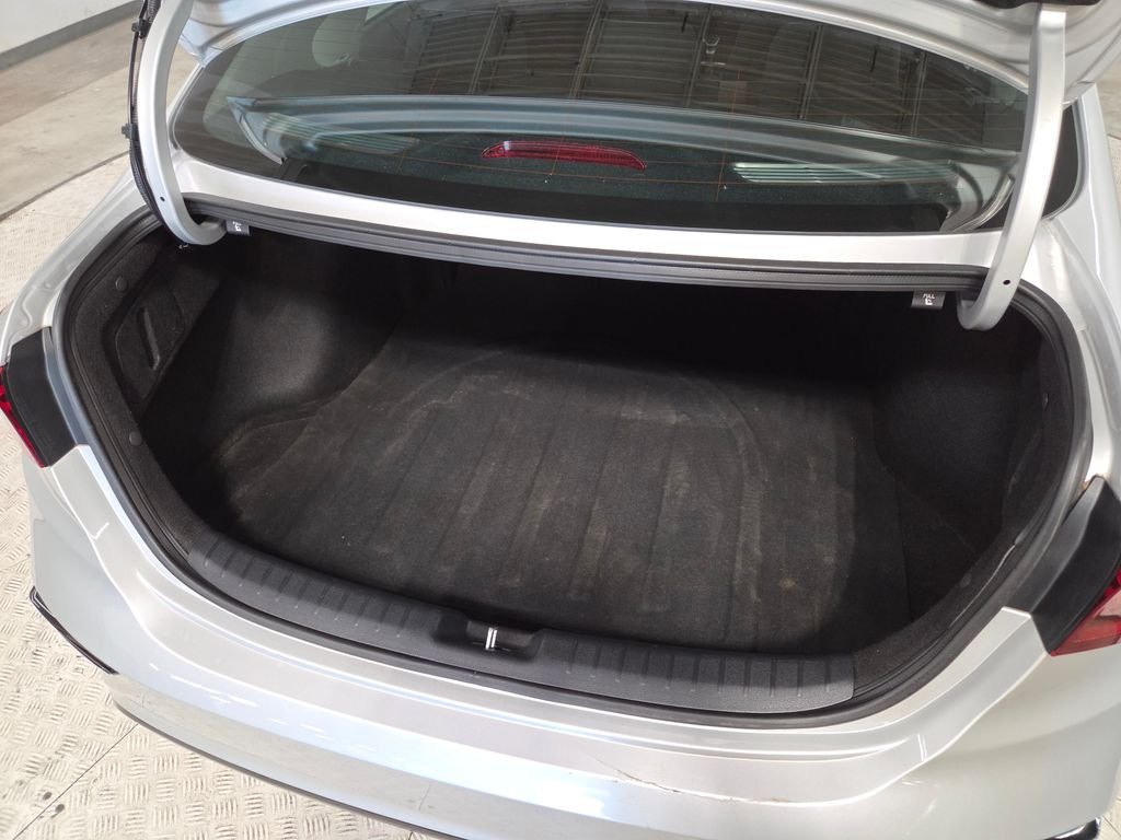 Used 2020 Silver Kia LXS image 22