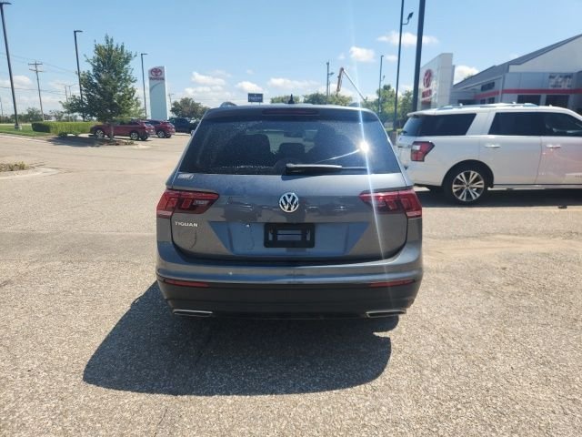 Used 2021 Platinum Gray Metallic Volkswagen 2.0T S image 2