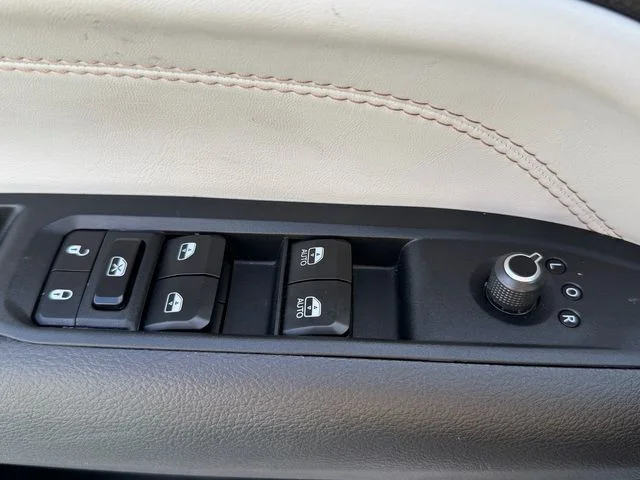 Used 2025 White Jeep Limited image 23