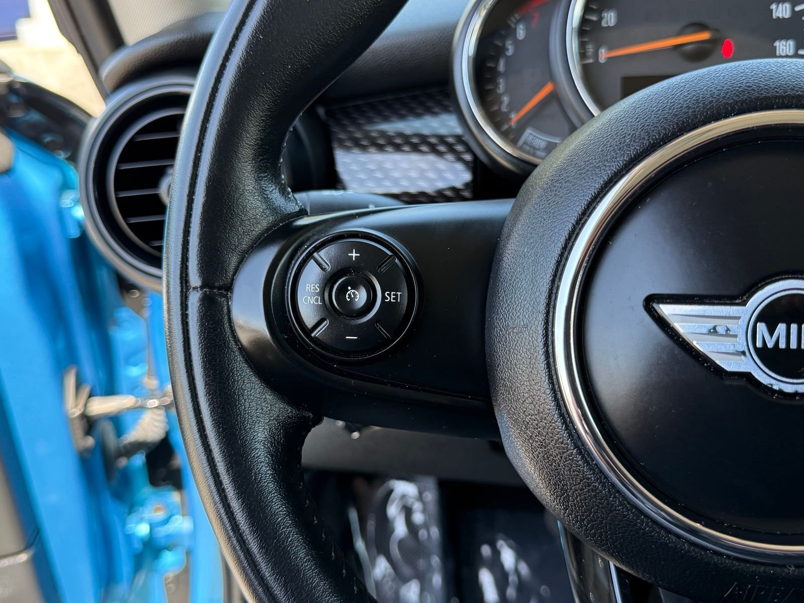 Used 2016 Blue MINI Base image 24