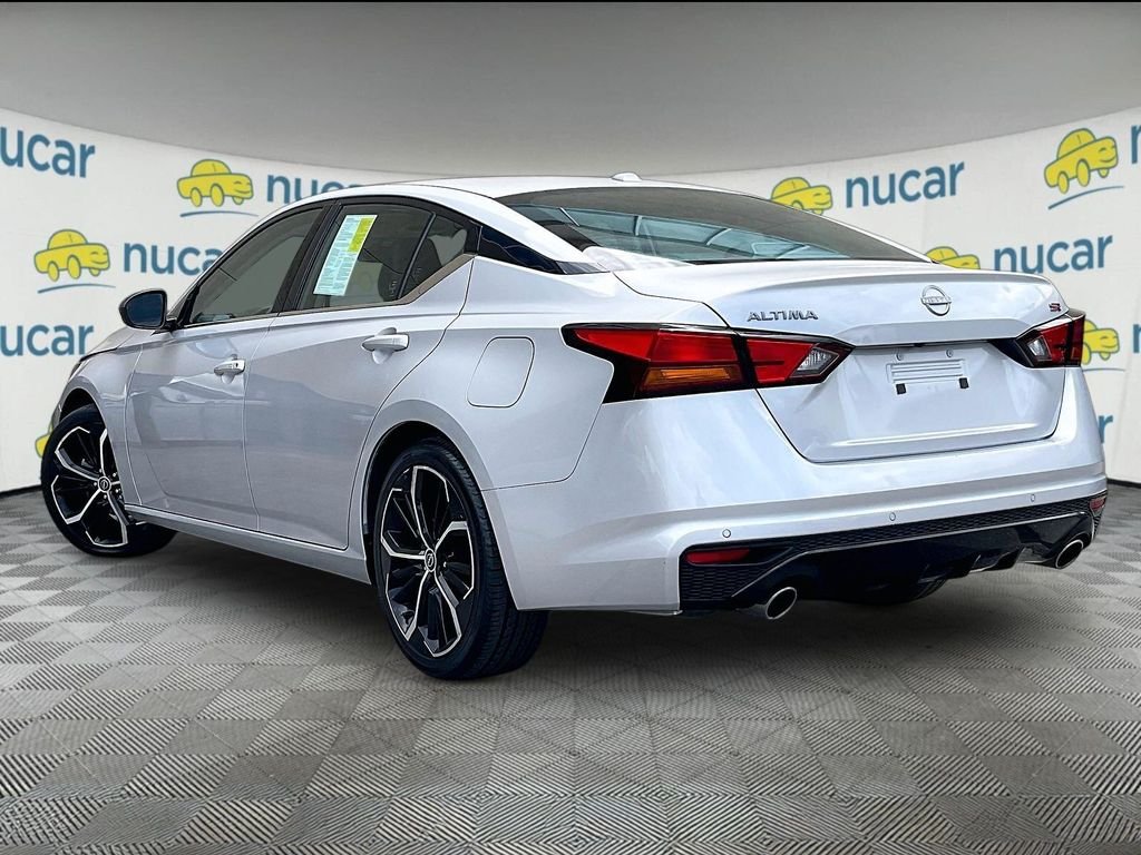 Certified Used 2023 Silver Nissan 2.5 SR image 4