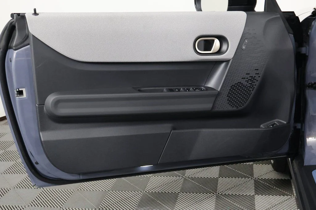 New 2026 Gray Metallic MINI Signature Plus image 8