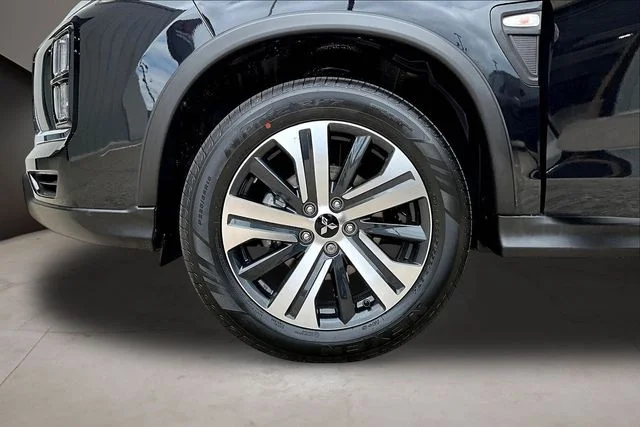 New 2026 Black Mitsubishi 2.0 ES image 13