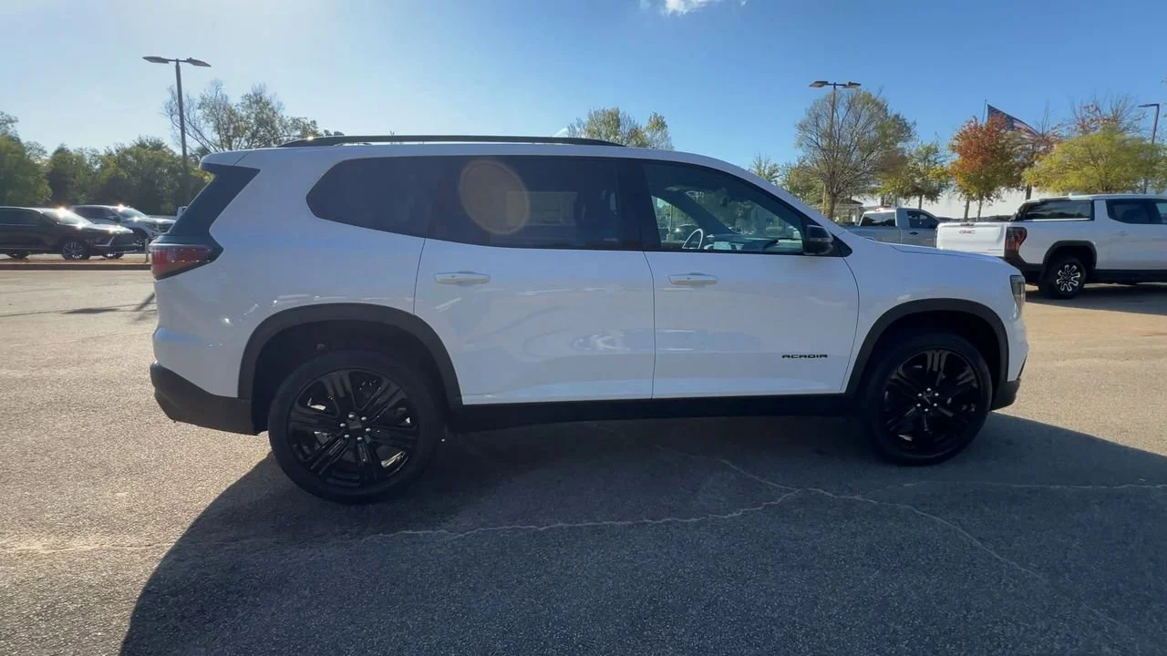 New 2026 Summit White GMC Elevation image 9