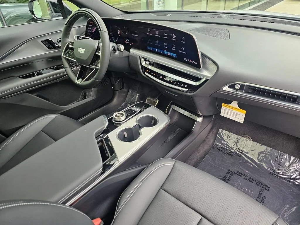 New 2027 Vibrant White Tricoat Cadillac Sport image 10