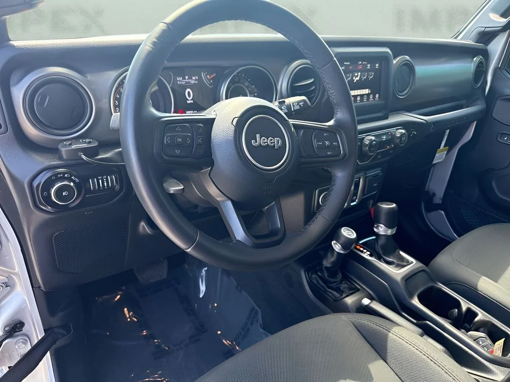 Used 2022 Silver Jeep Sport S image 11