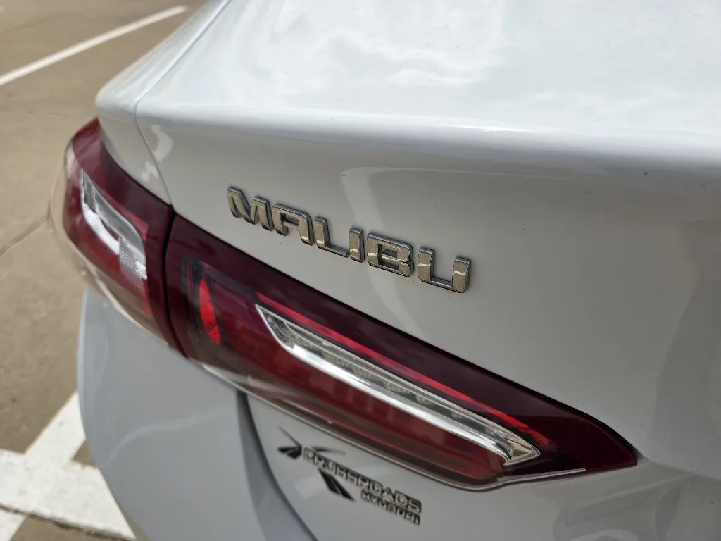 Used 2022 Summit White Chevrolet LT image 27