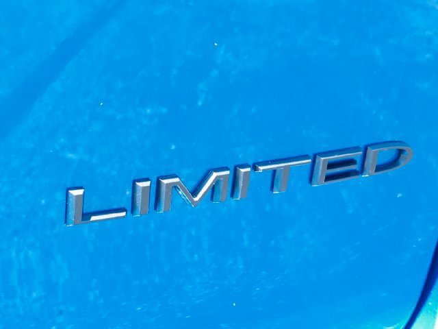 New 2027 Hydro Blue Pearl-Coat Paint Chrysler Limited image 26