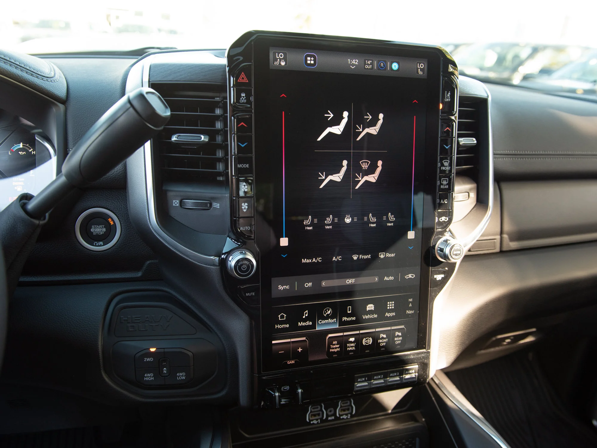 New 2027 White RAM Laramie Night* Mega Cab 4x4, Sunroof, Harman/Kardon, Pwr Running Boards image 24