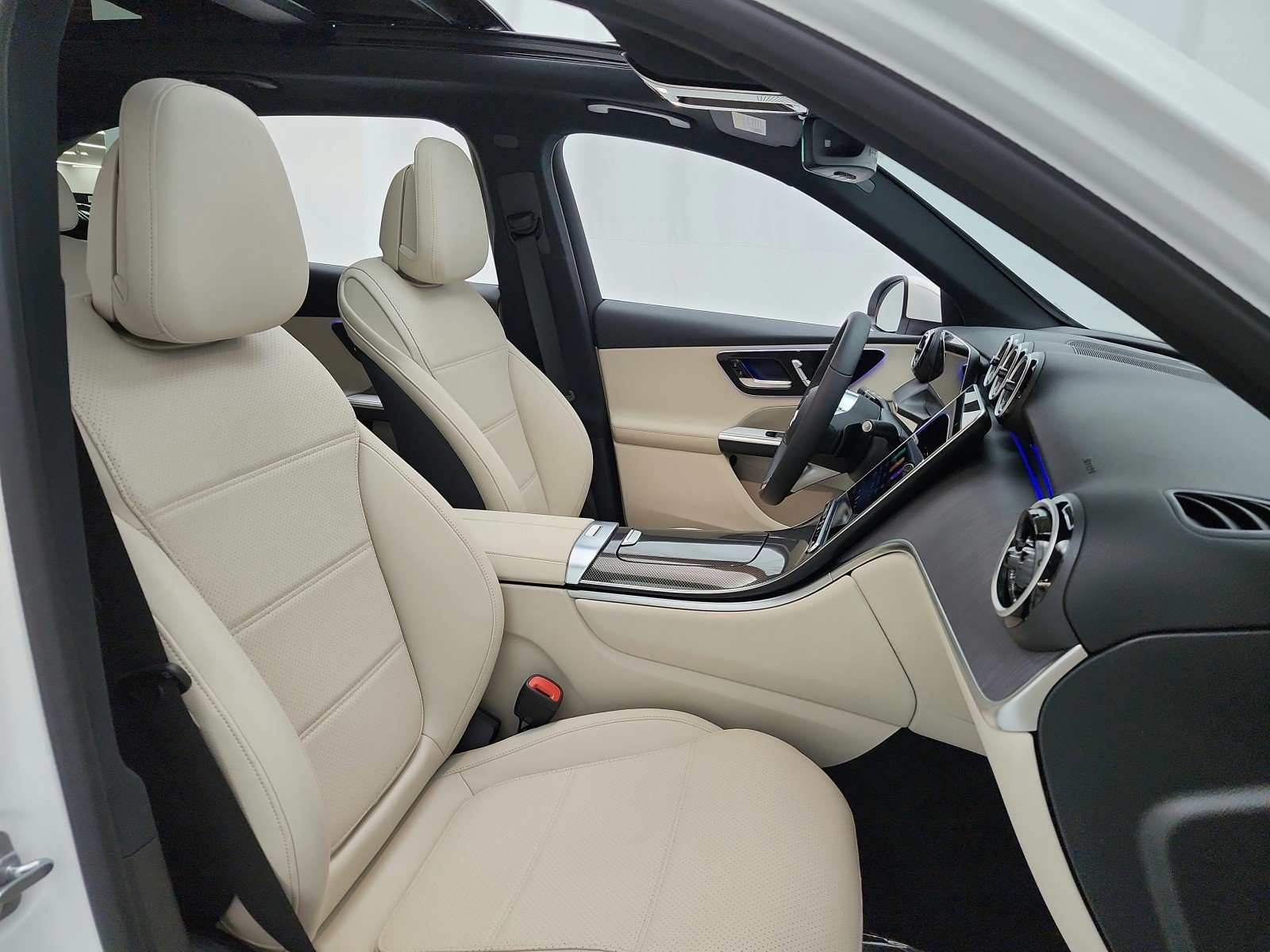 New 2026 Polar White Mercedes-Benz GLC 300 SUV image 15