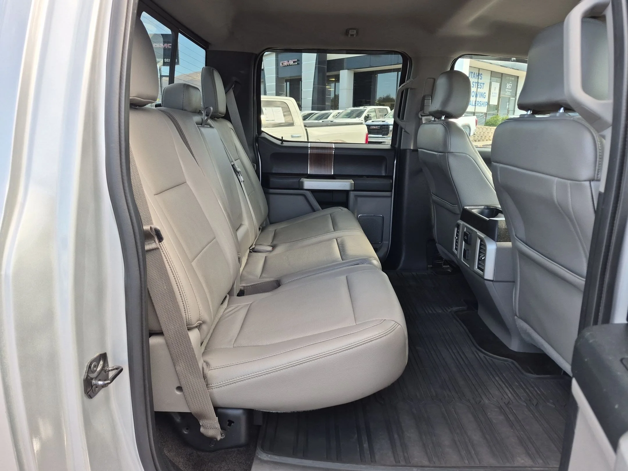 Used 2015 Ingot Silver Ford Lariat image 27