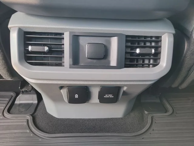 Used 2024 Black Ford XLT image 14