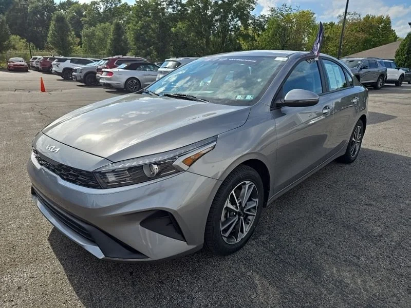 Used 2023 Gray Kia LXS image 3