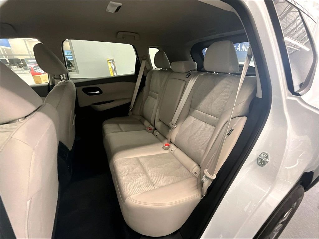 Used 2025 Everest White Pearl Nissan SV image 15