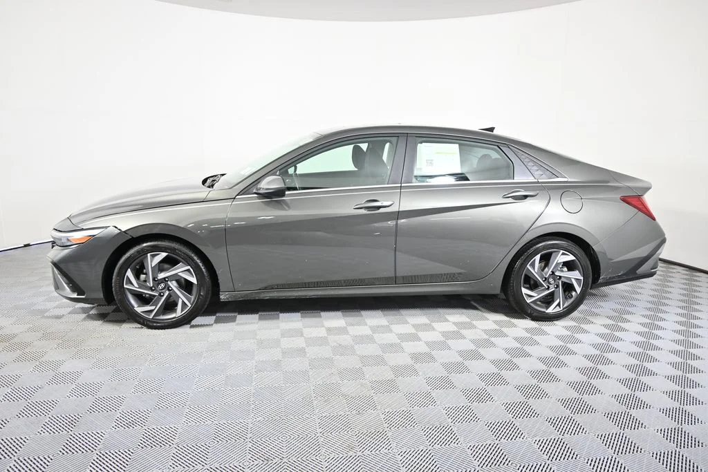Used 2024 Hyundai Elantra SEL with VIN KMHLS4DG1RU644632 for sale in Forest Lake, Minnesota