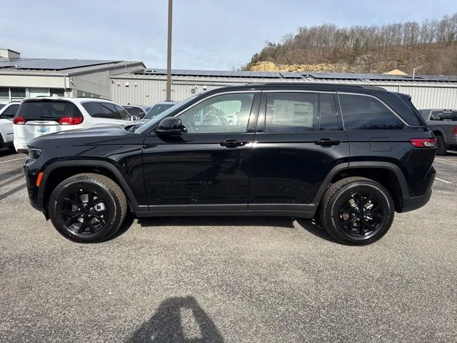 New 2026 Diamond Black Crystal Pearl-Coat Exterior Paint Jeep Altitude image 6
