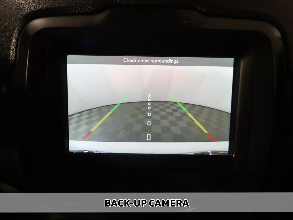 Used 2018 White Jeep Latitude image 4