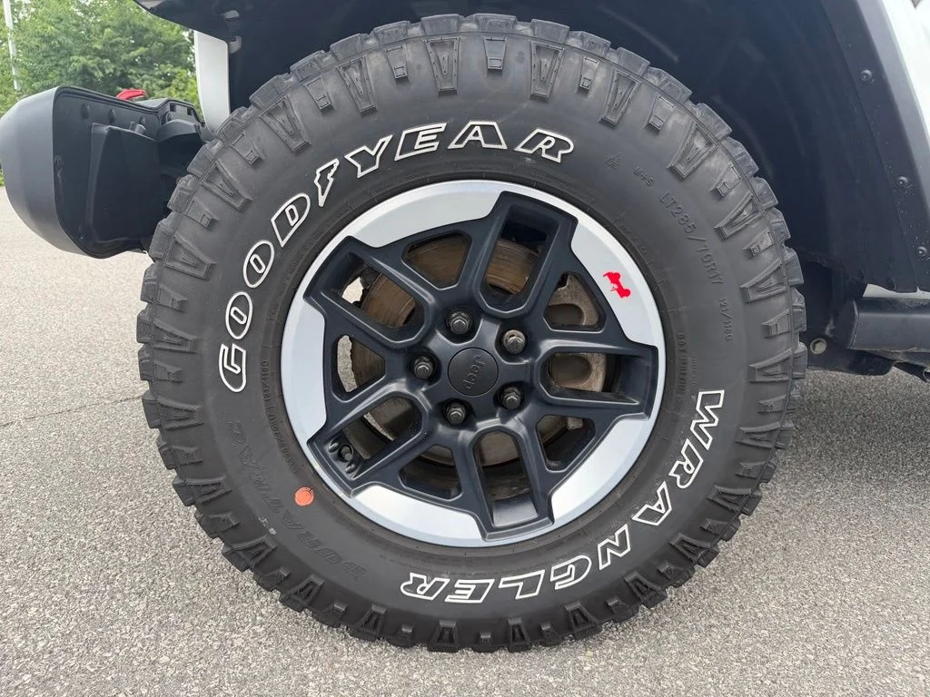 Certified Used 2022 White Jeep Unlimited Rubicon image 12