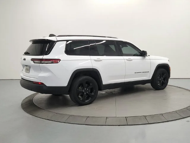 Used 2024 White Jeep Altitude X image 8
