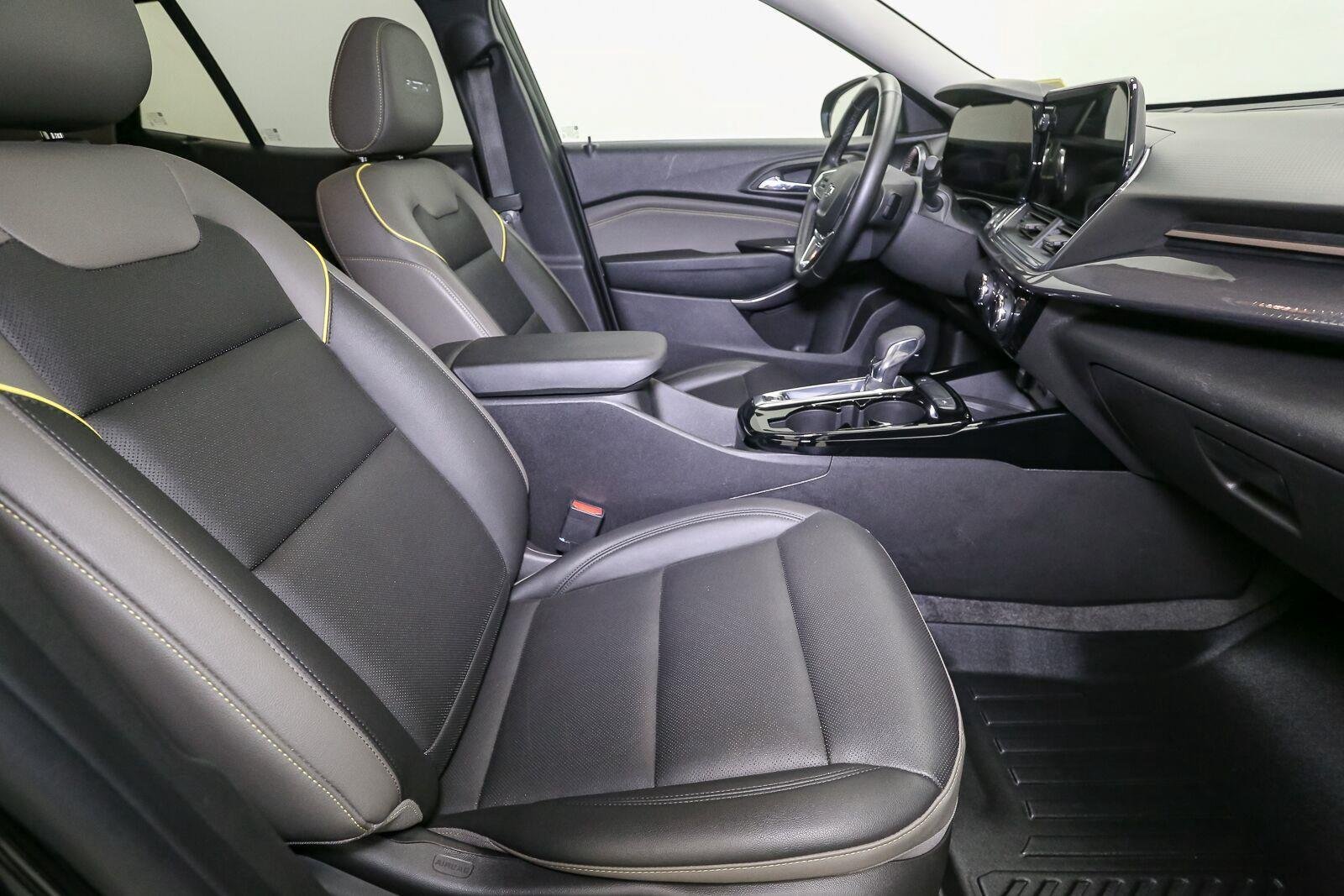 Used 2025 Mosaic Black Metallic Chevrolet ACTIV image 17