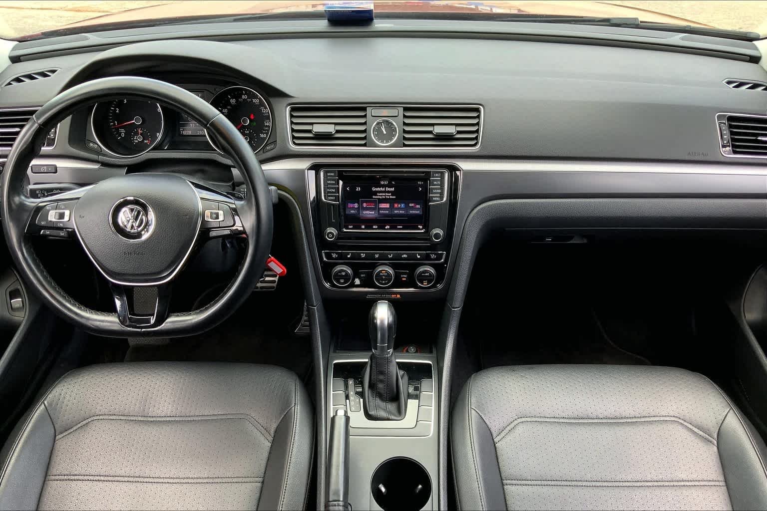 Used 2017 Fortana Red Volkswagen R-Line w/Comfort Pkg image 14
