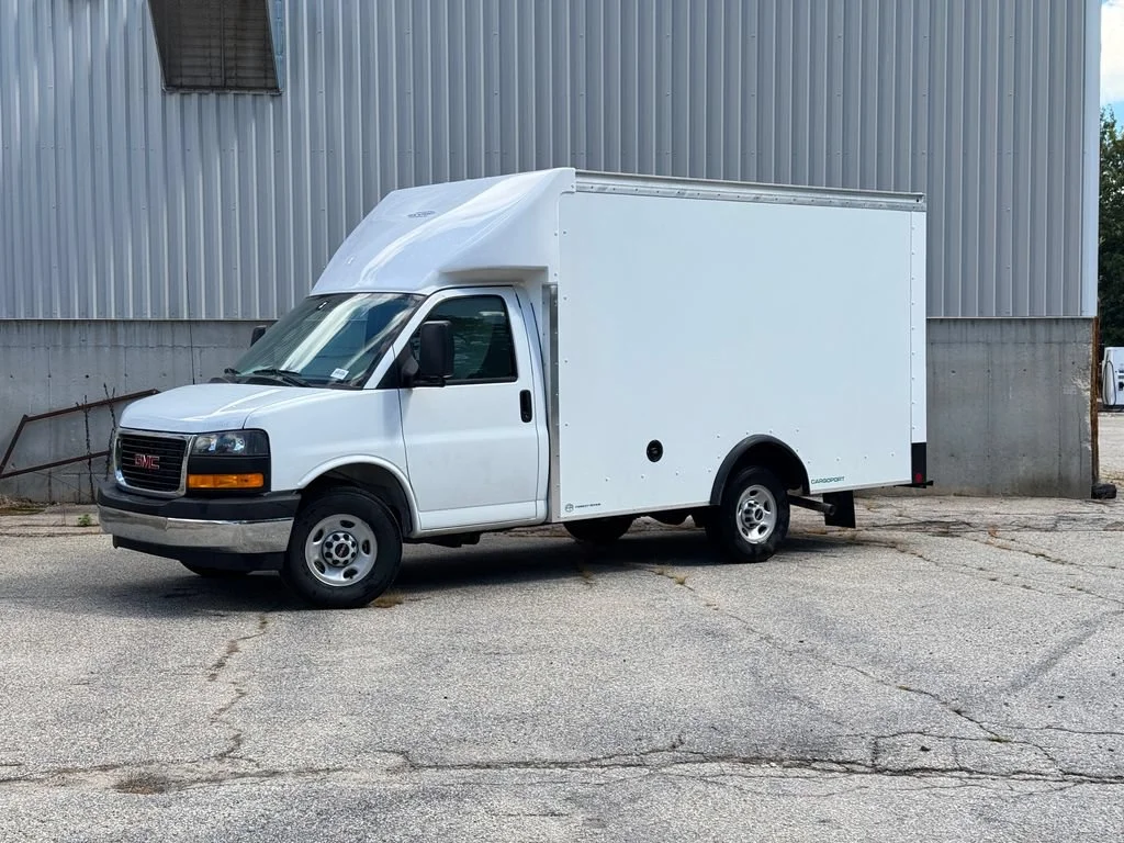 New 2026 Summit White GMC 1WT image 2