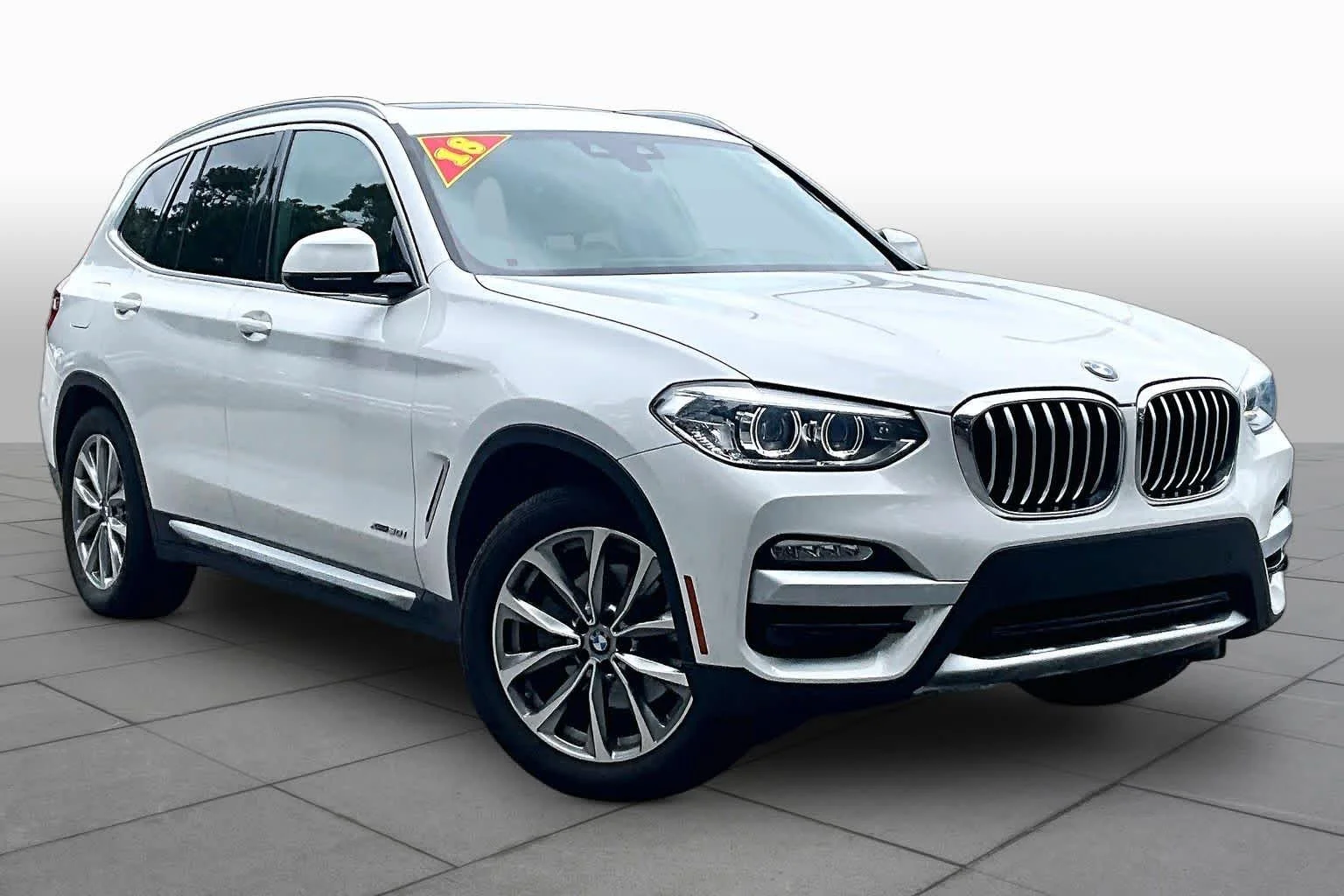 Used 2018 WHITE BMW xDrive30i image 3
