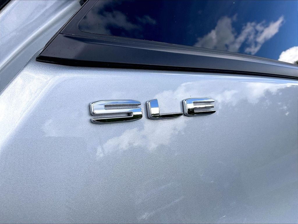 Used 2022 Quicksilver Metallic GMC SLE image 27