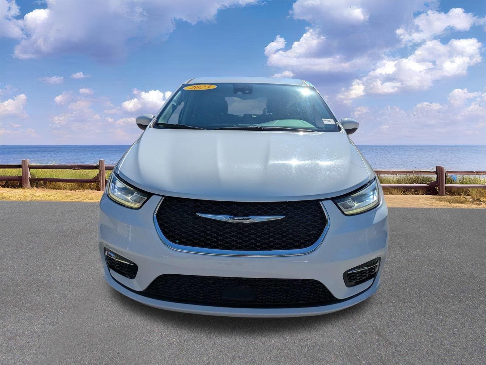 Used 2023 Bright White Clearcoat Chrysler Touring L image 11