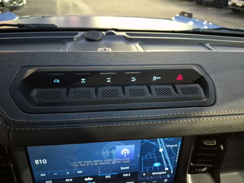 New 2025 Velocity Blue Metallic Ford Badlands® image 32