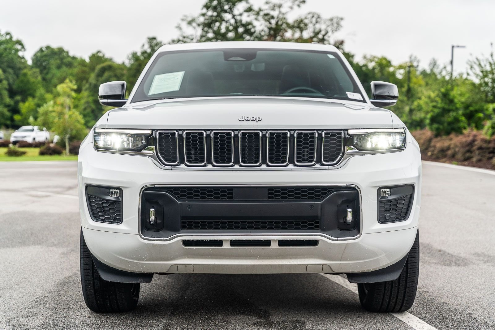 Used 2022 White Jeep Overland image 3