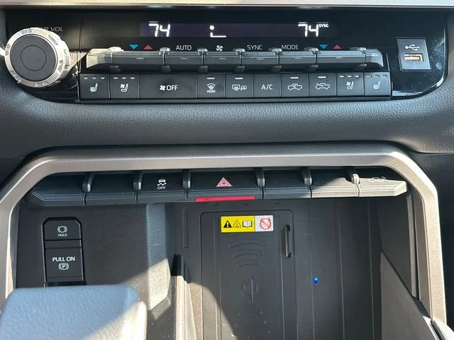 2025 Toyota Tundra Limited - Photo 21