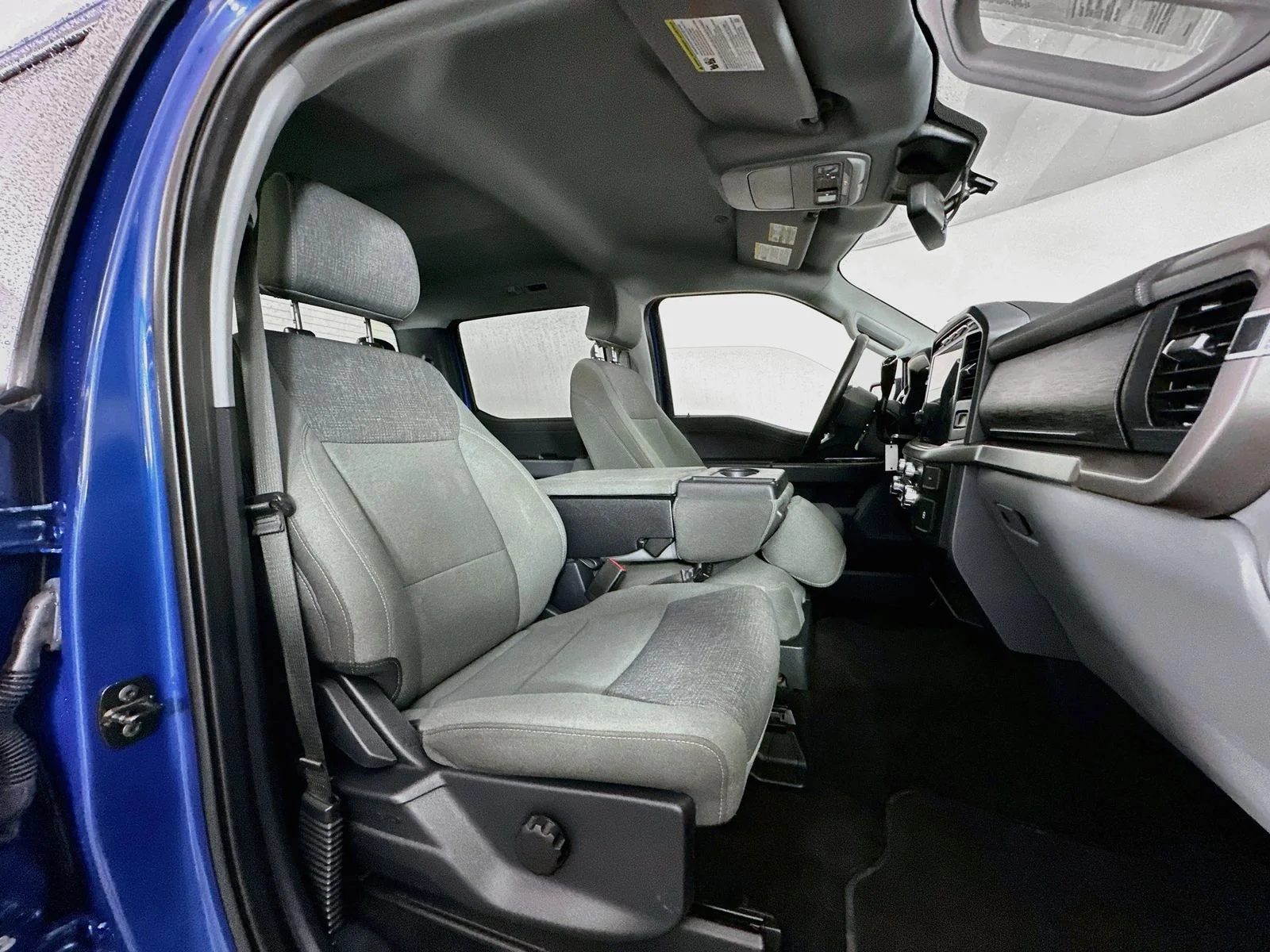 Used 2024 Atlas Blue Metallic Ford XLT image 27