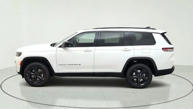 New 2026 Bright White Clear-Coat Exterior Paint Jeep Limited image 7