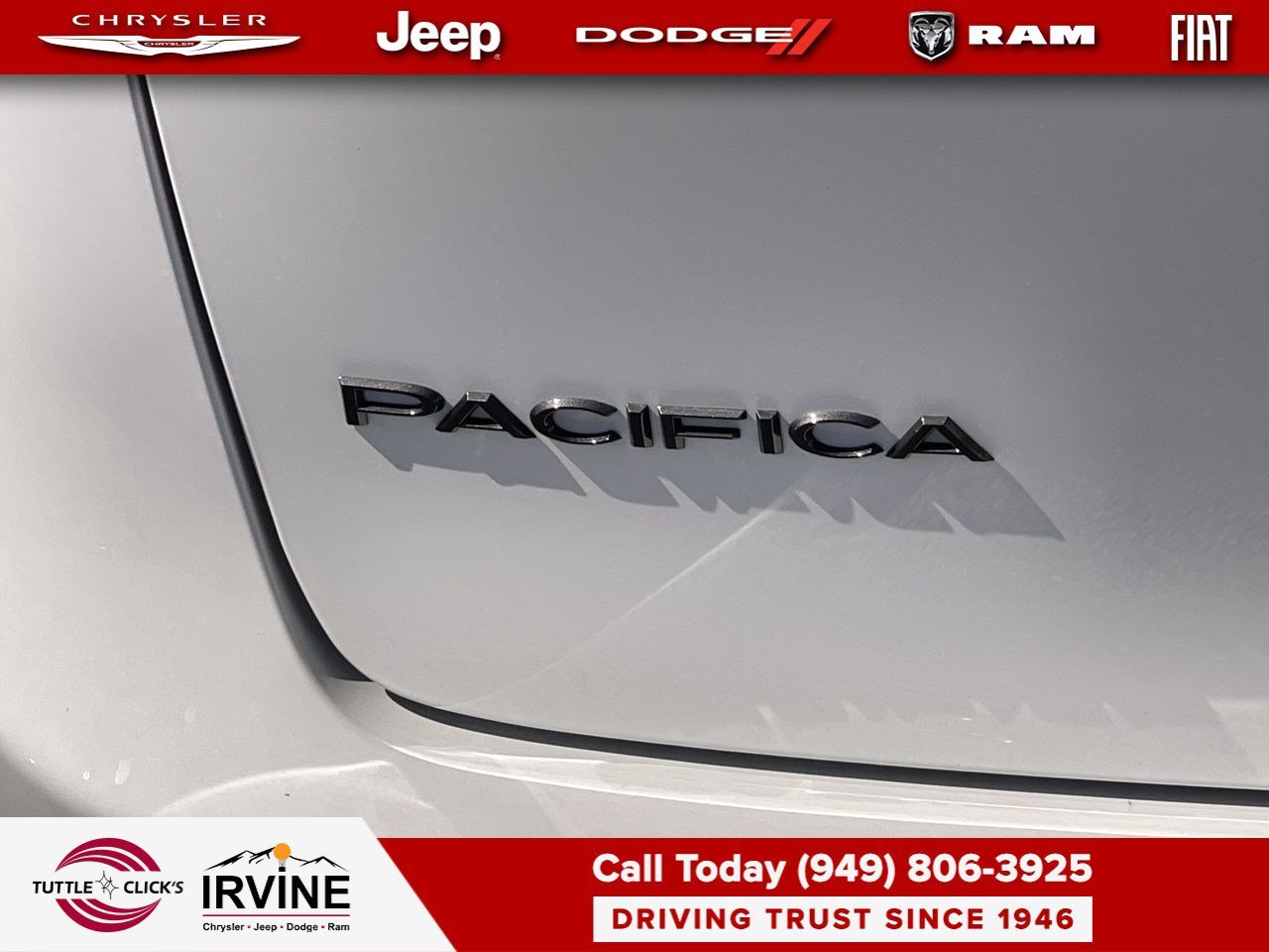 New 2027 Bright White Clear-Coat Exterior Paint Chrysler Select image 8