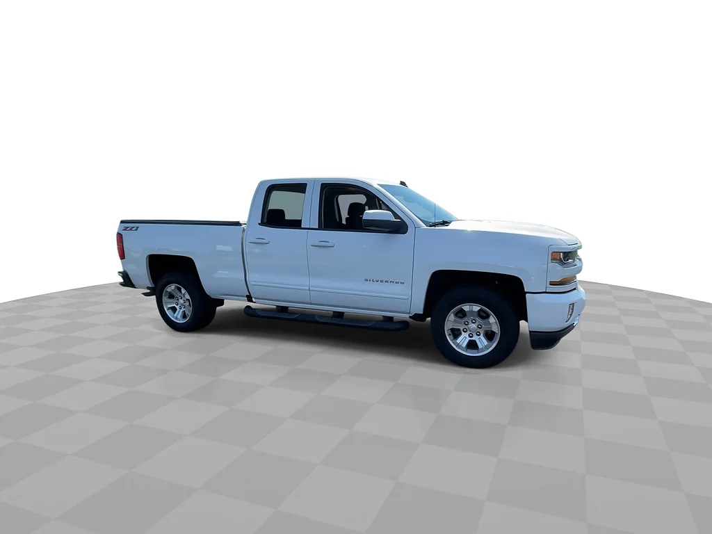 Used 2019 Summit White Chevrolet LT image 3